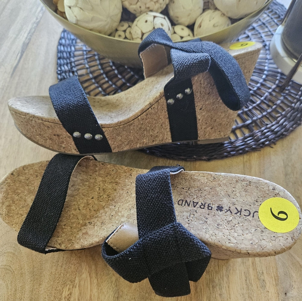 Nwt LUCKY BRAND sandals- 9
